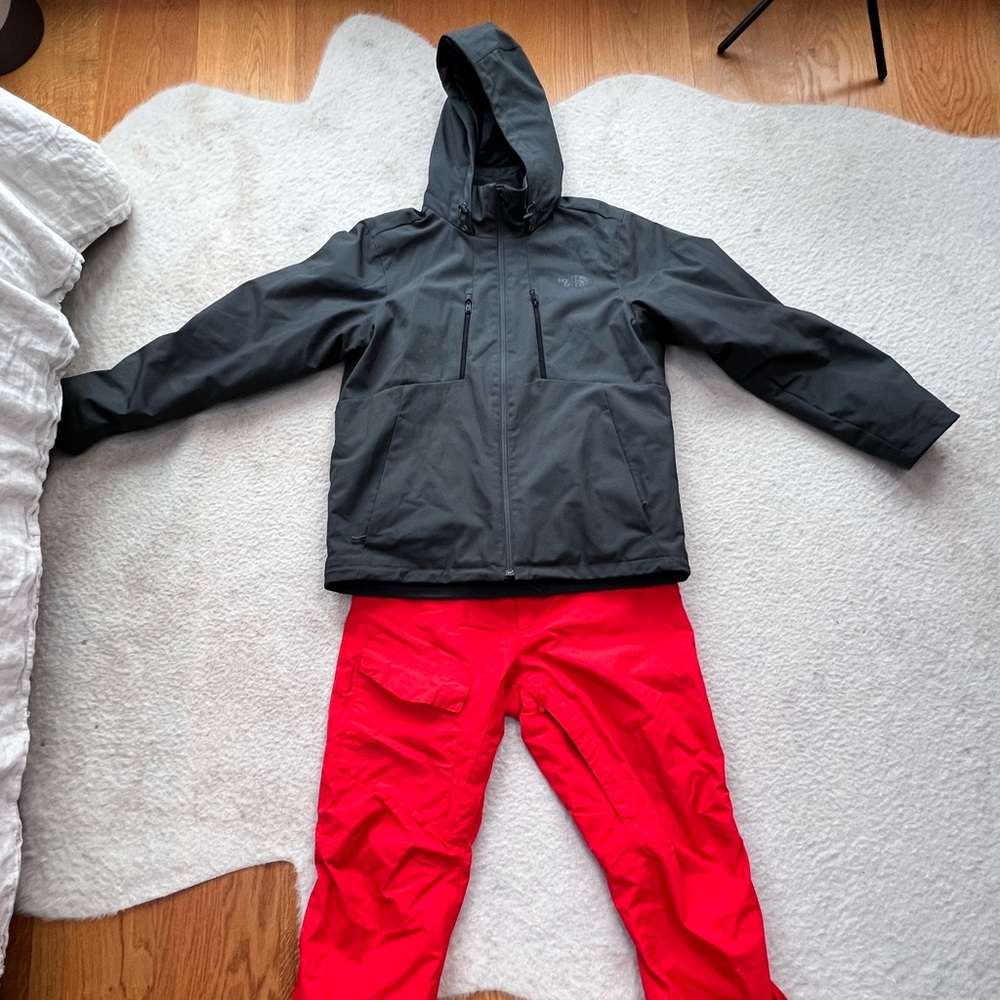 The North Face Men’s Snowboard Ski Jacket (Size L) and Pants (Size M) Set